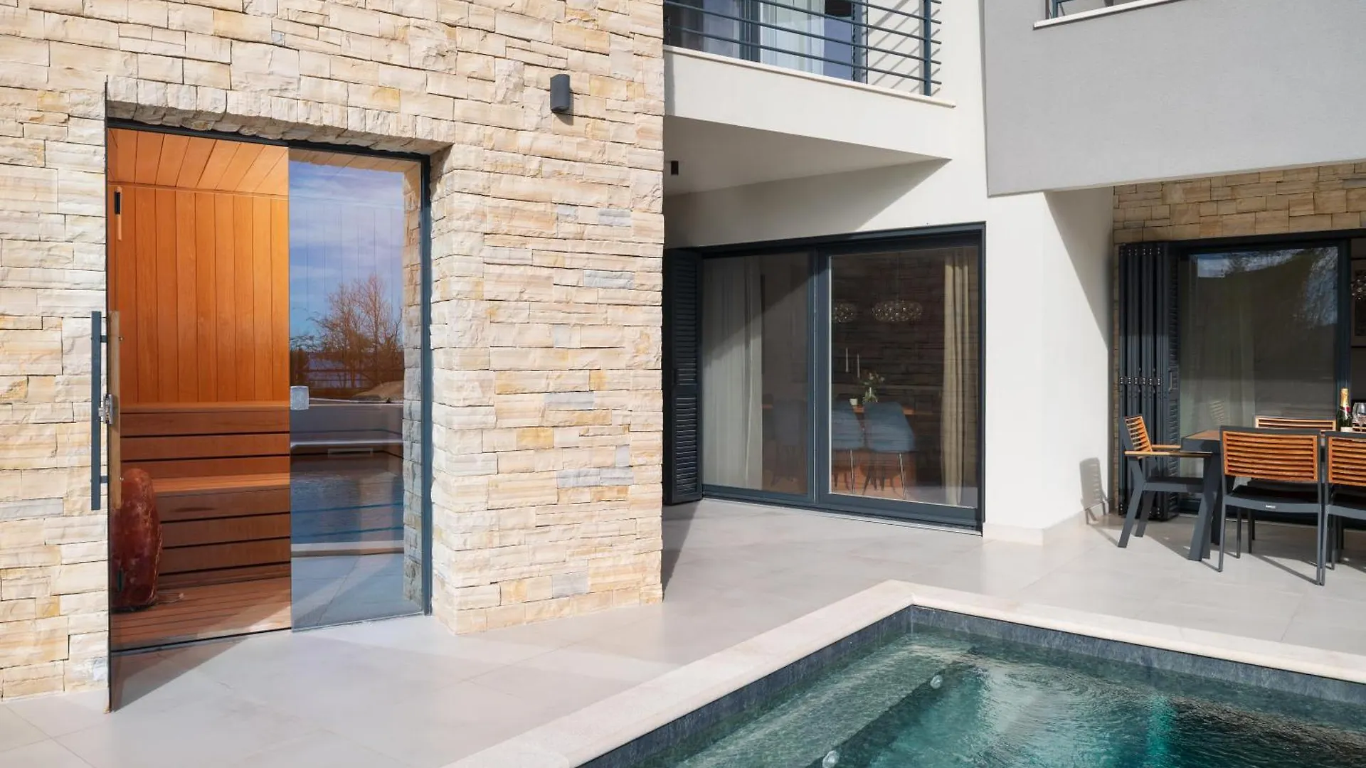 Villa Roca With Heated Pool And Sauna Privlaka